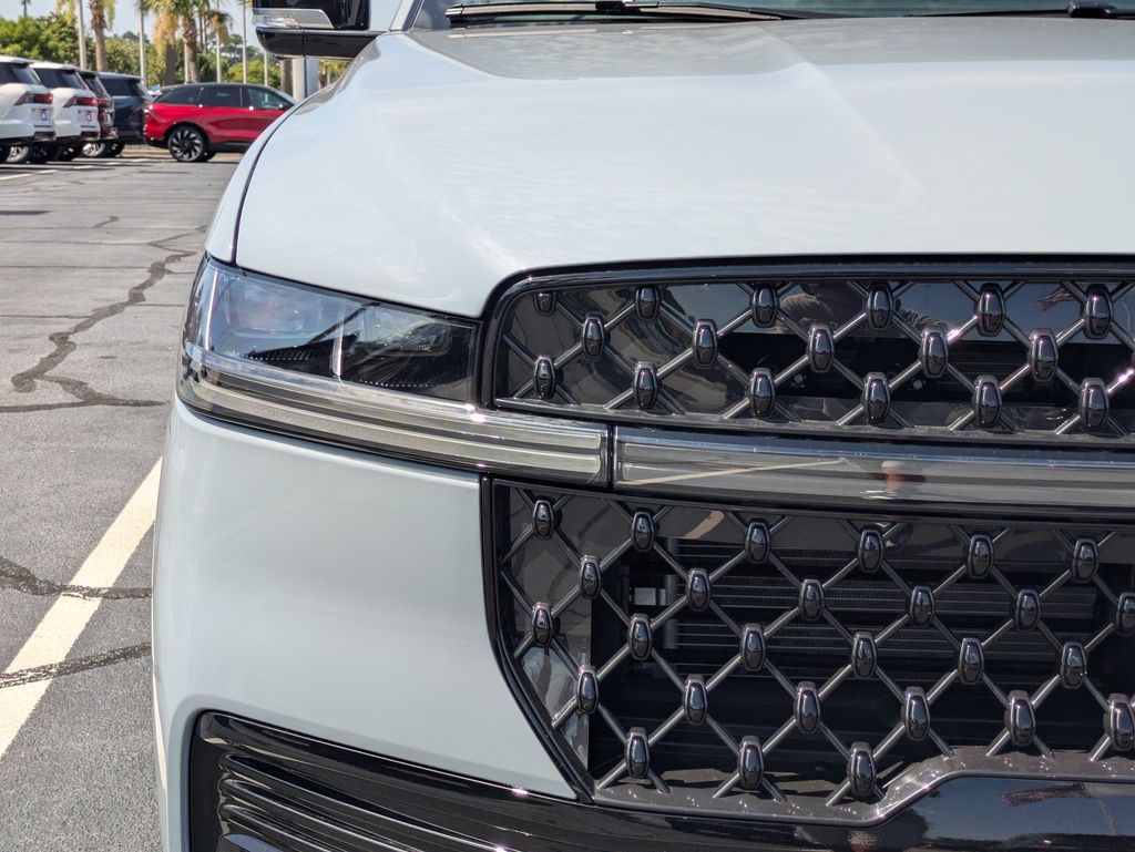 2027 Lincoln Navigator 