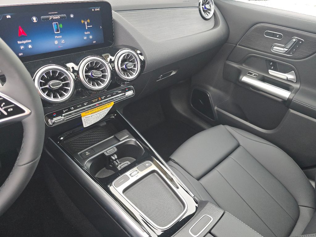 New 2026 White Mercedes-Benz GLA 250 image 29
