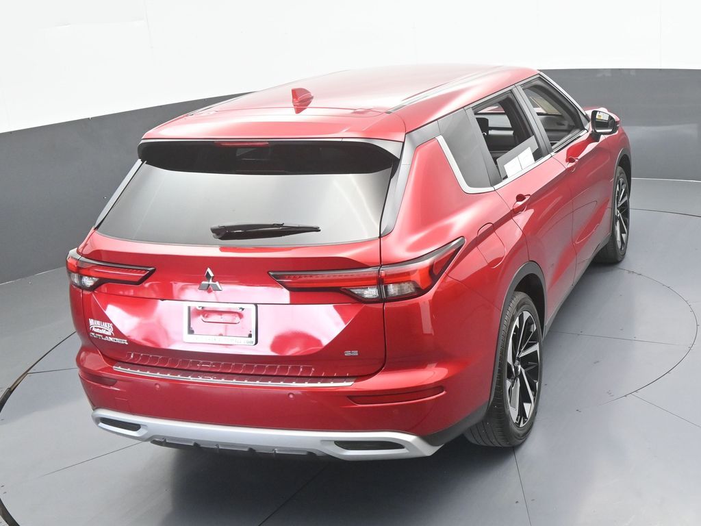 Used 2024 Red Mitsubishi SE Black Edition image 45