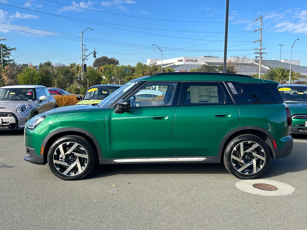 2025 MINI Cooper Countryman Iconic 2