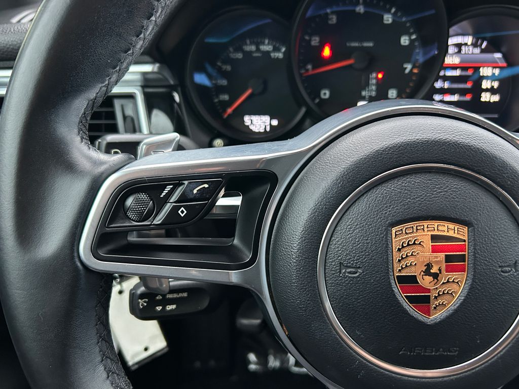 Thumbnail: 2018 Porsche Macan - 18