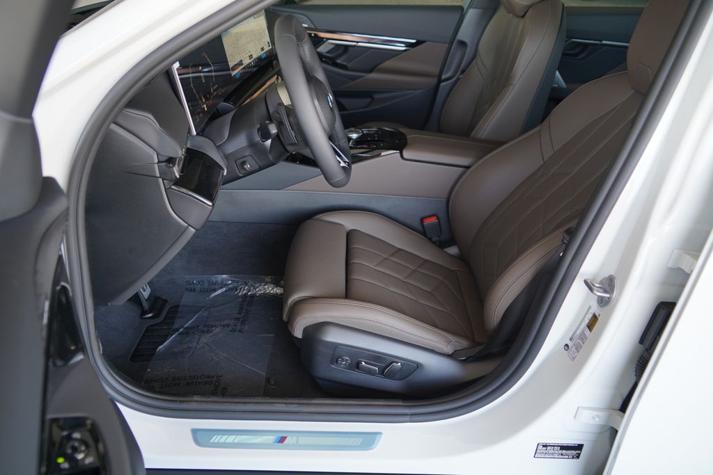 Thumbnail: 2027 BMW 5 Series - 10