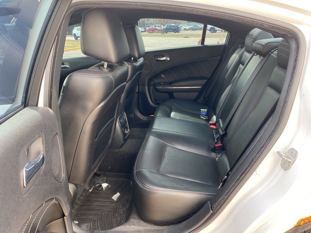 Used 2013 Off-white Dodge R/T image 8