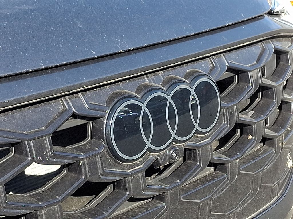 Thumbnail: 2026 Audi Q3 - 4
