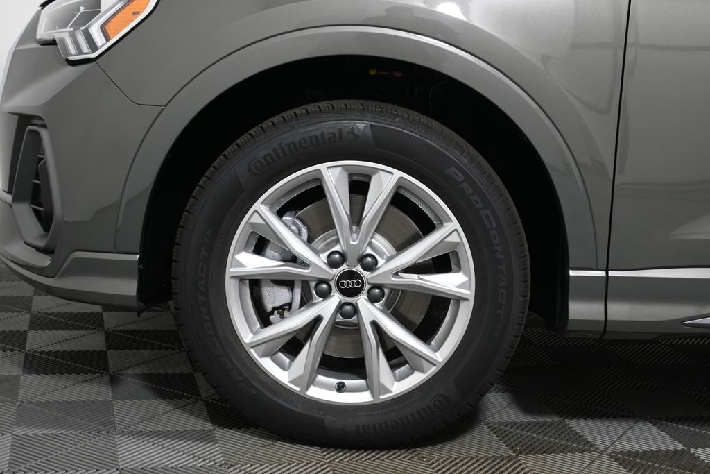 Thumbnail: 2025 Audi Q3 - 11