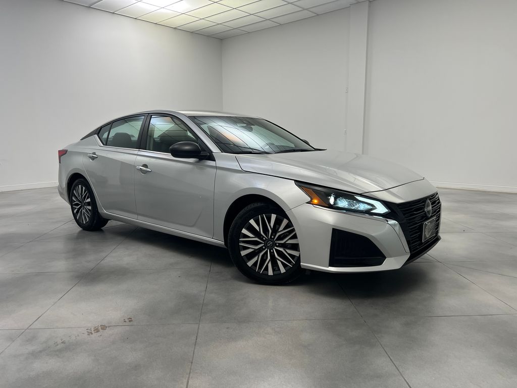 Brilliant Silver Metallic 2024 Nissan Altima 2.5 SV FWD Sedan Front-Wheel Drive Continuously Variable Transmission