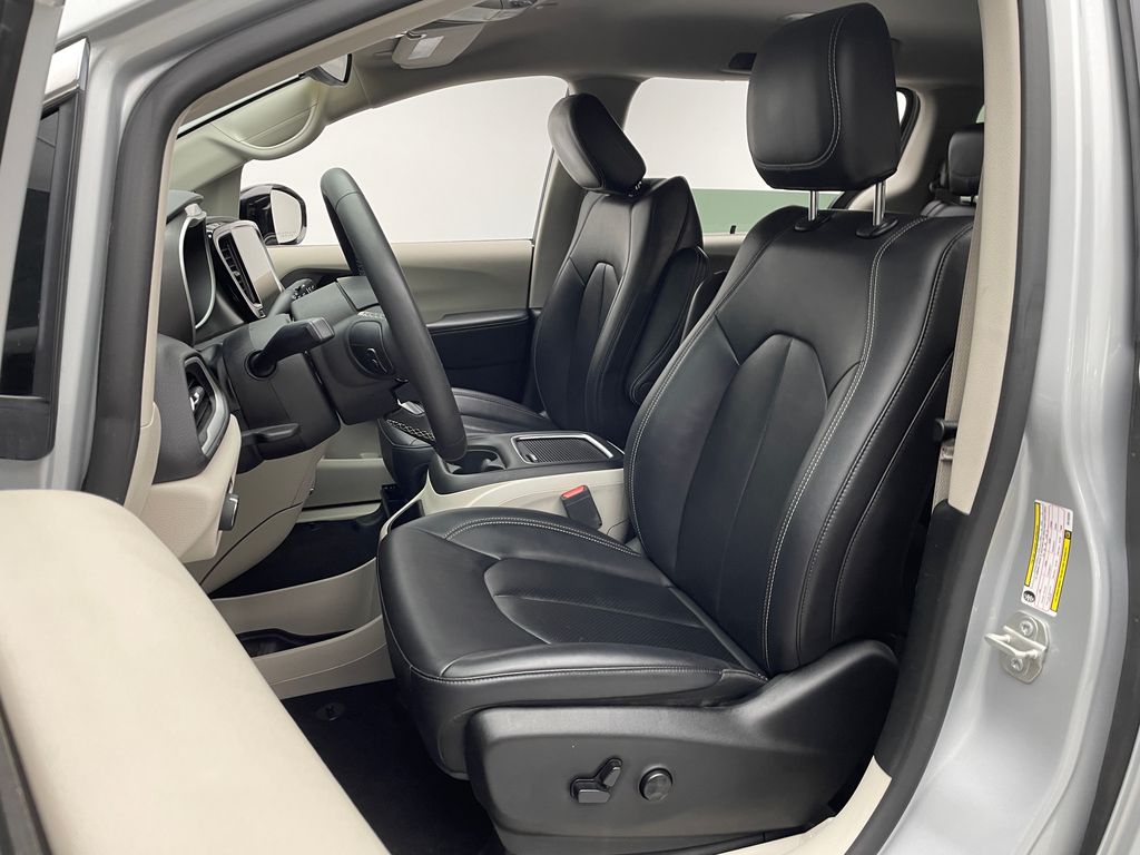 Thumbnail: 2024 Chrysler Pacifica - 13