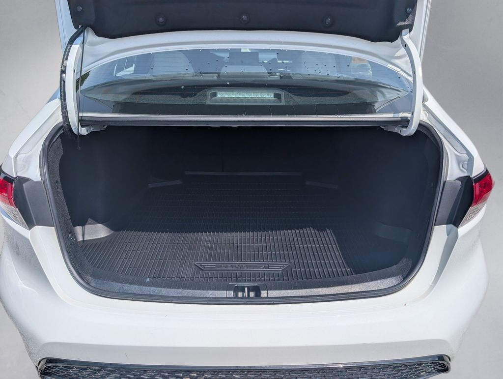 Used 2022 White Toyota SE Nightshade image 24