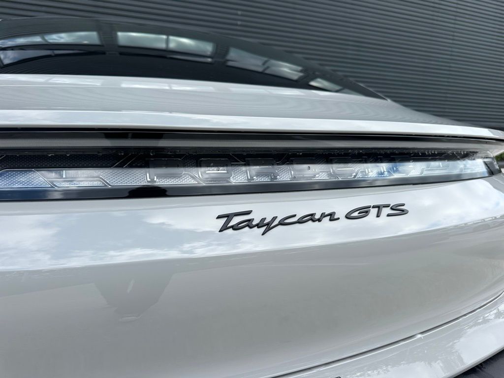 Thumbnail: 2026 Porsche Taycan - 14