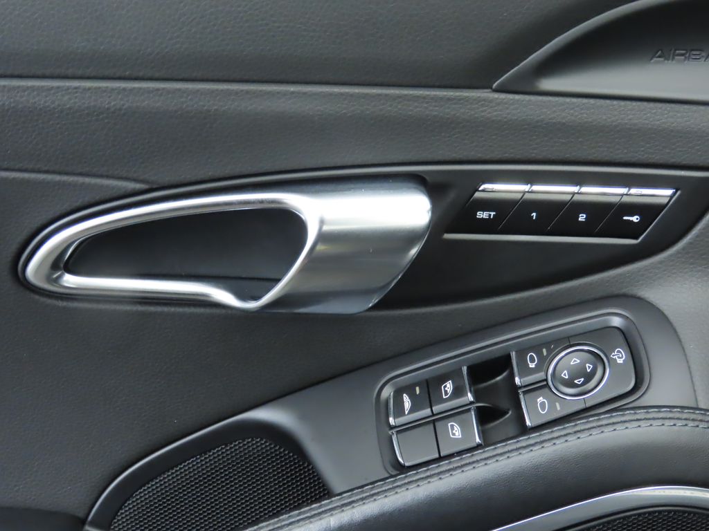 Thumbnail: 2016 Porsche 911 - 31