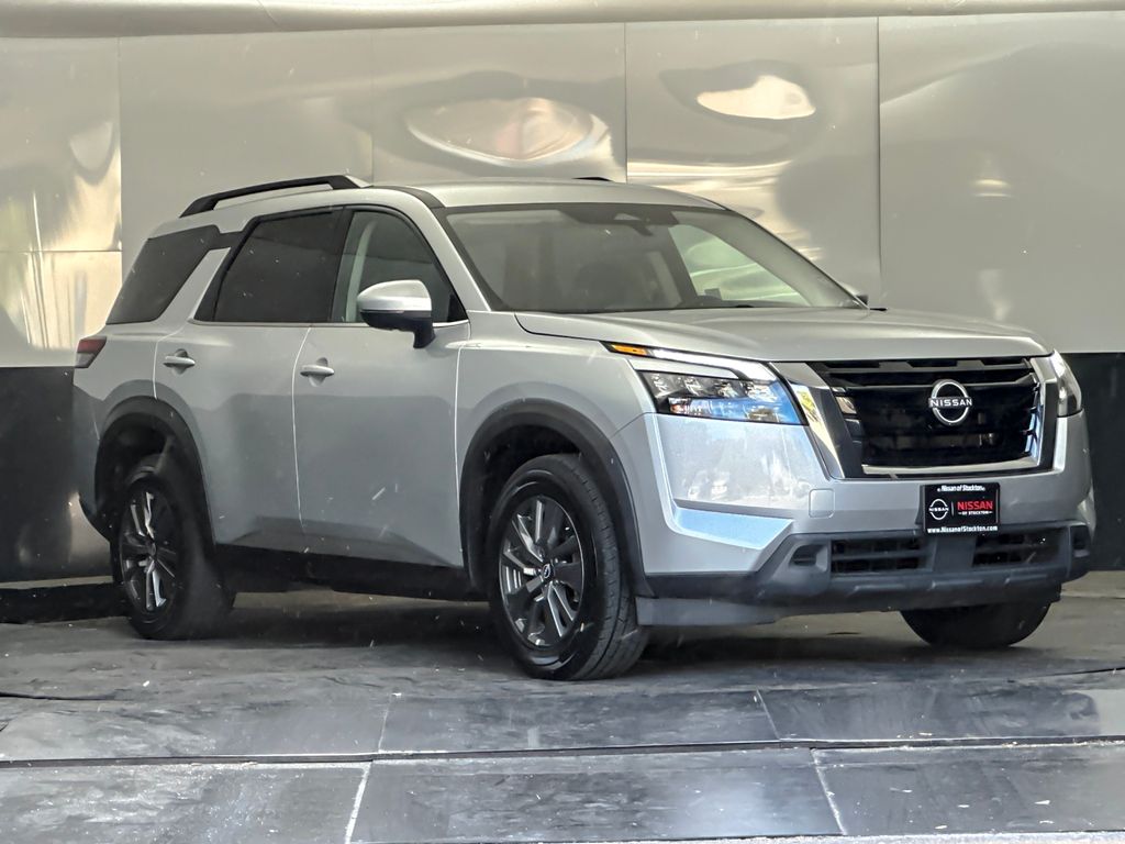 Brilliant Silver Metallic 2024 Nissan Pathfinder SUV / Crossover All-Wheel Drive 9-Speed Automatic