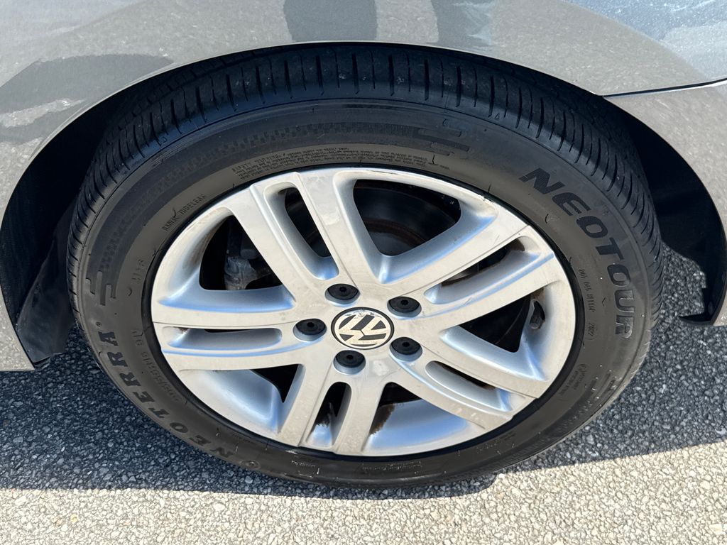 Certified Used 2017 Gray Volkswagen 1.4T S image 11
