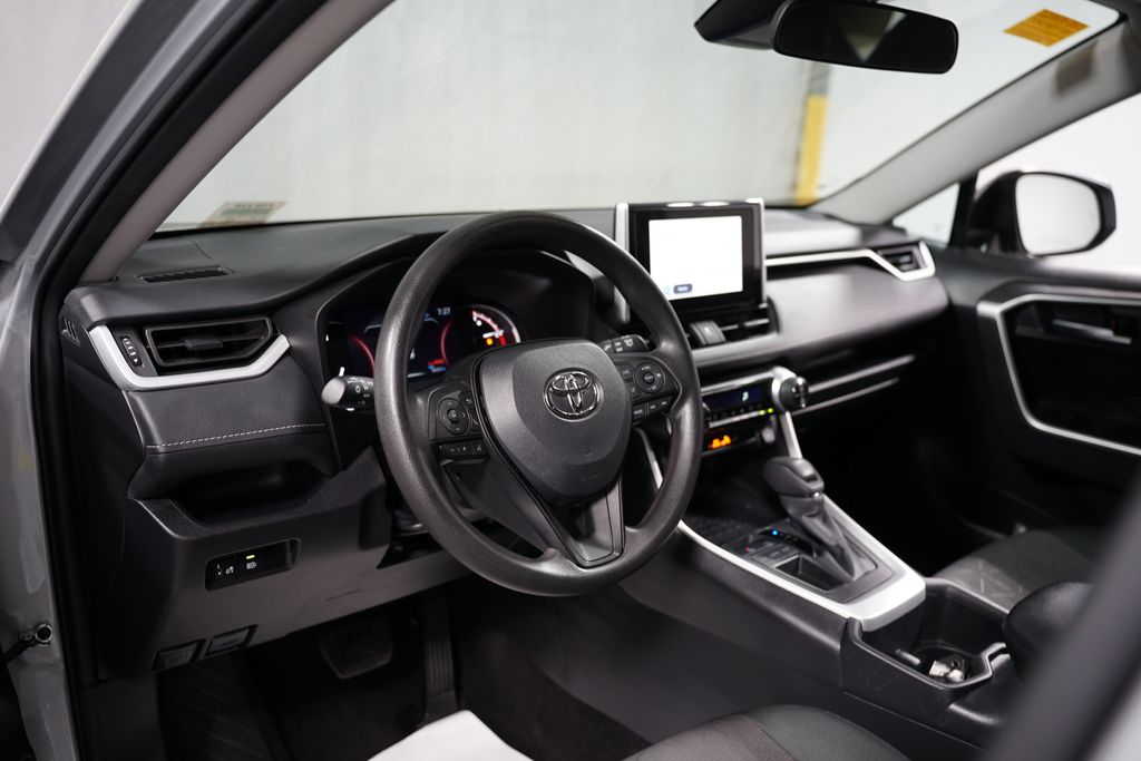 2024 Toyota RAV4 XLE 11