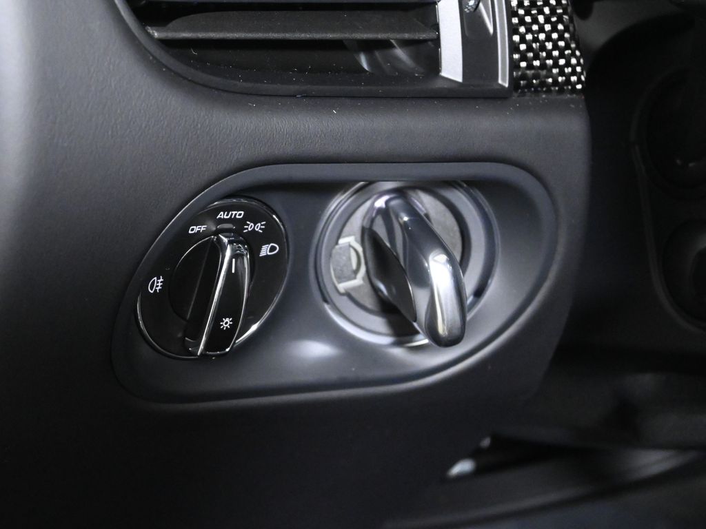 Thumbnail: 2026 Porsche Macan - 29