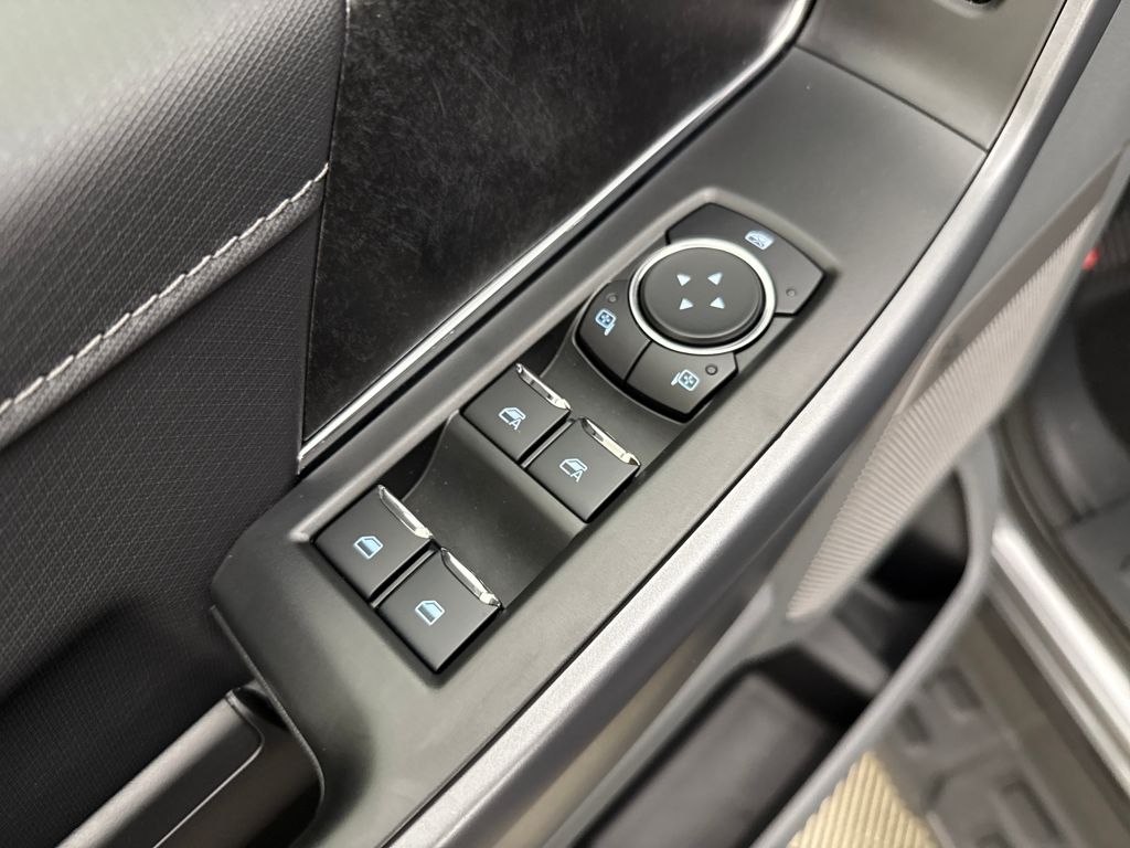 2025 Ford F-150 Lightning photo 12
