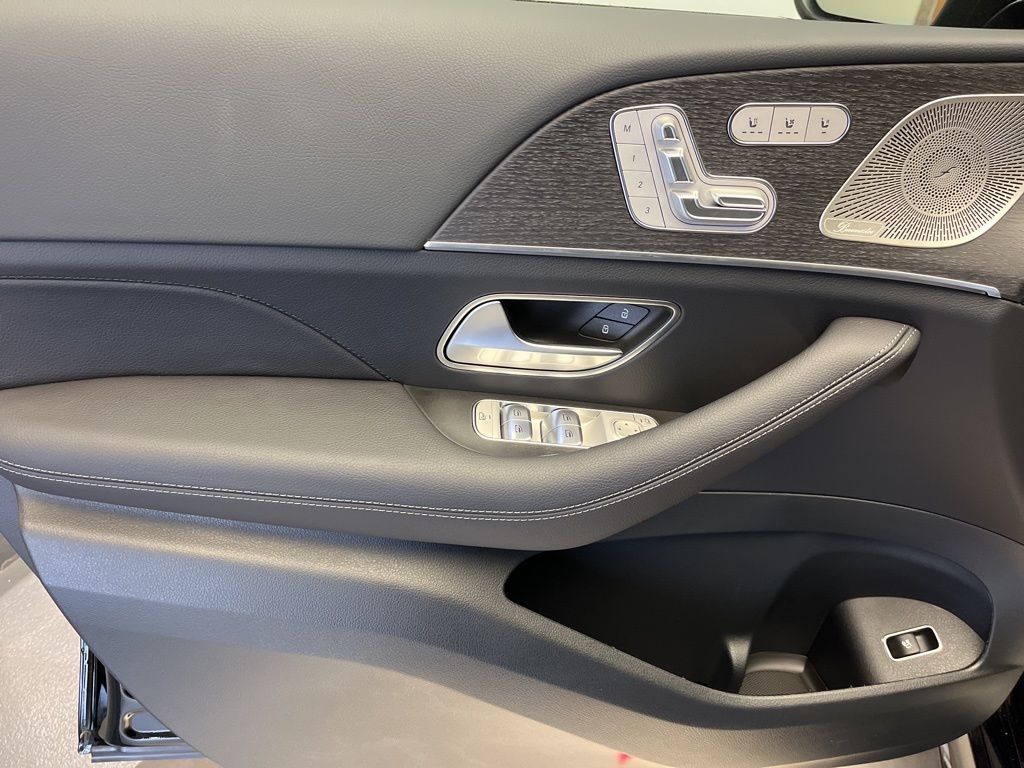 Thumbnail: 2026 Mercedes-Benz GLE - 11