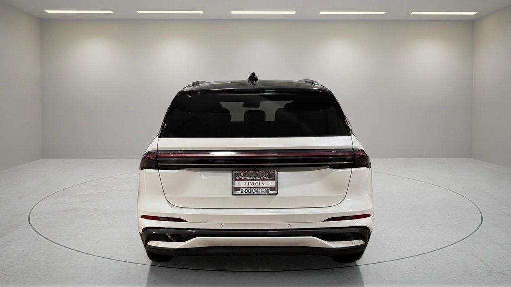 Certified Used 2024 White Platinum Metallic Tri-Coat Lincoln Reserve image 4