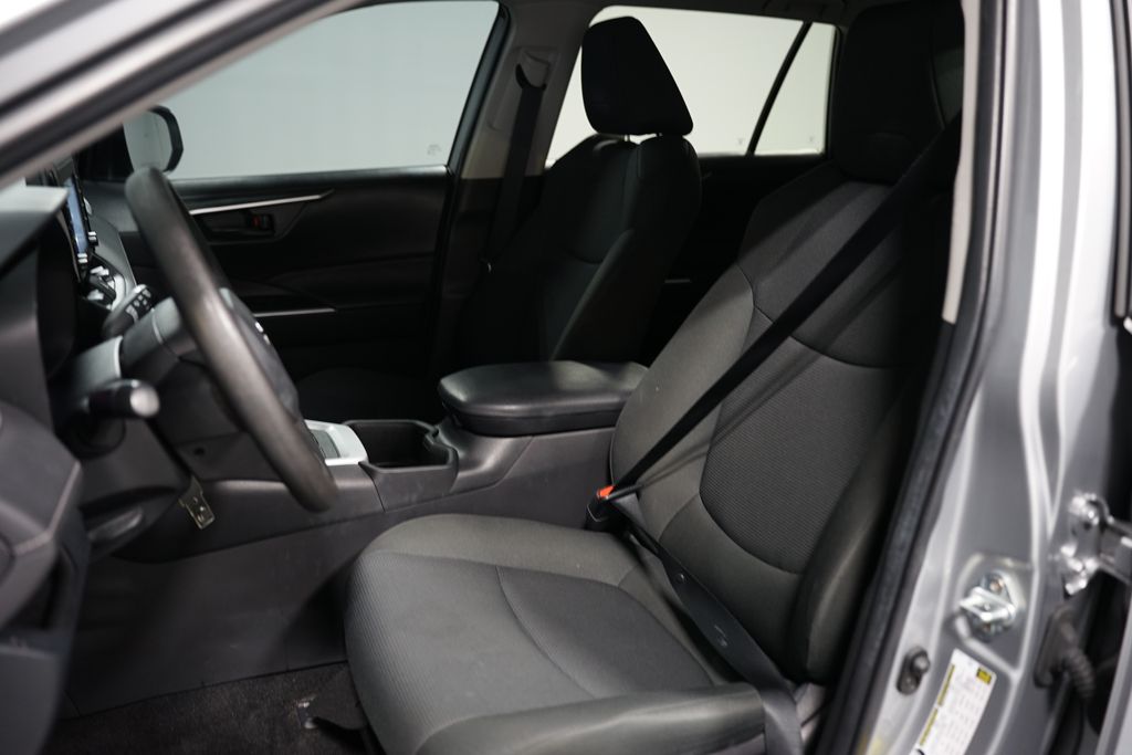 2022 Toyota RAV4 LE 6