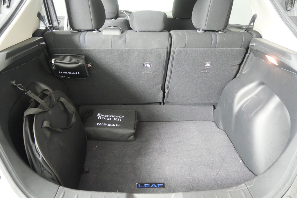 Thumbnail: 2022 Nissan Leaf - 15