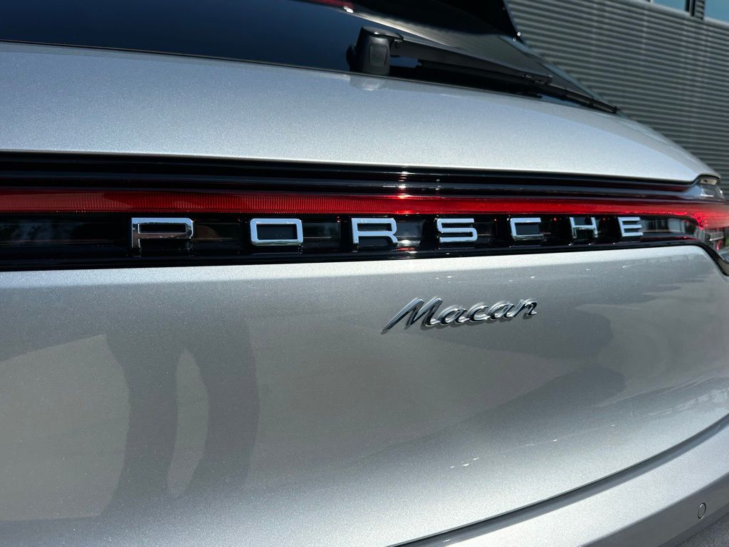 Thumbnail: 2026 Porsche Macan - 14