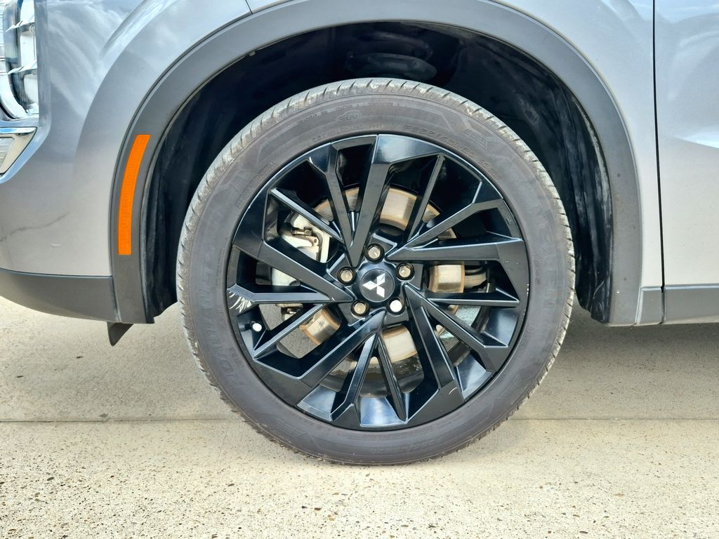 2022 Mitsubishi Outlander SE Launch Edition Gray at North Houston Mitsubishi