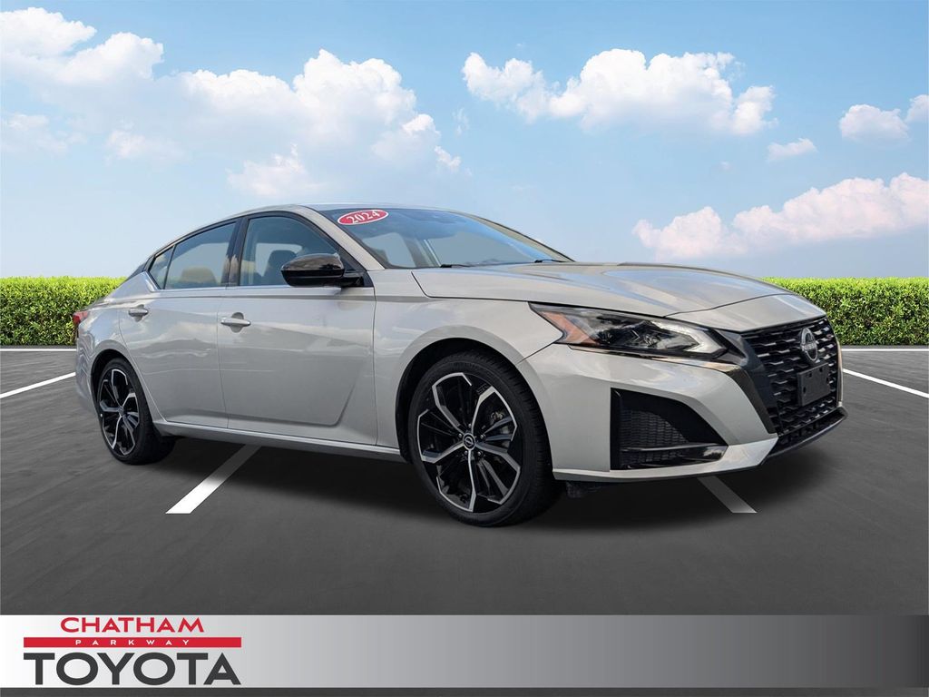 Brilliant Silver Metallic 2024 Nissan Altima Sedan Front-Wheel Drive Continuously Variable Transmission