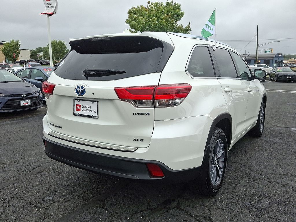 Thumbnail: 2017 Toyota Highlander - 6