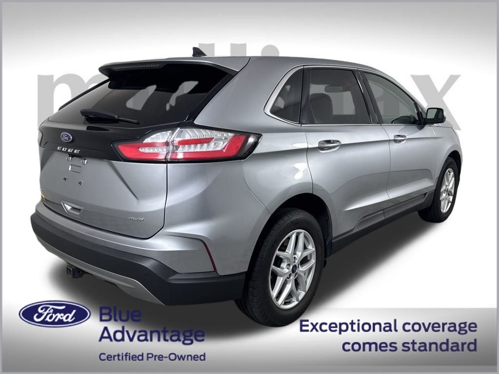 2022 Ford Edge SEL photo 2
