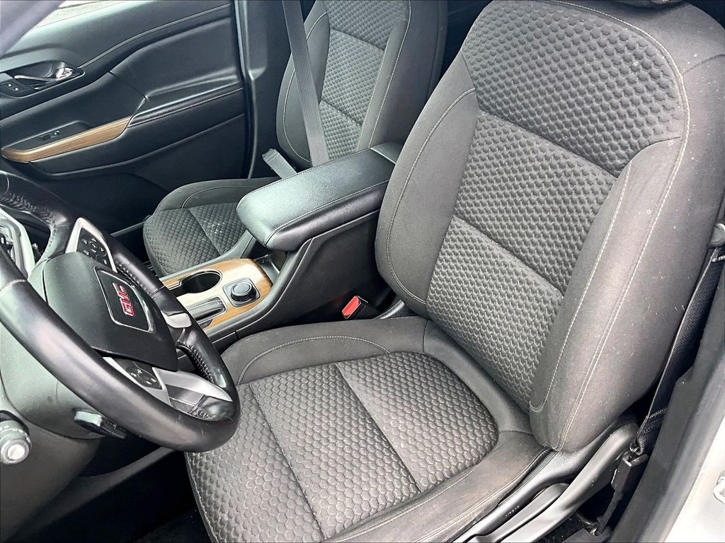 2019 GMC Acadia — photo 10