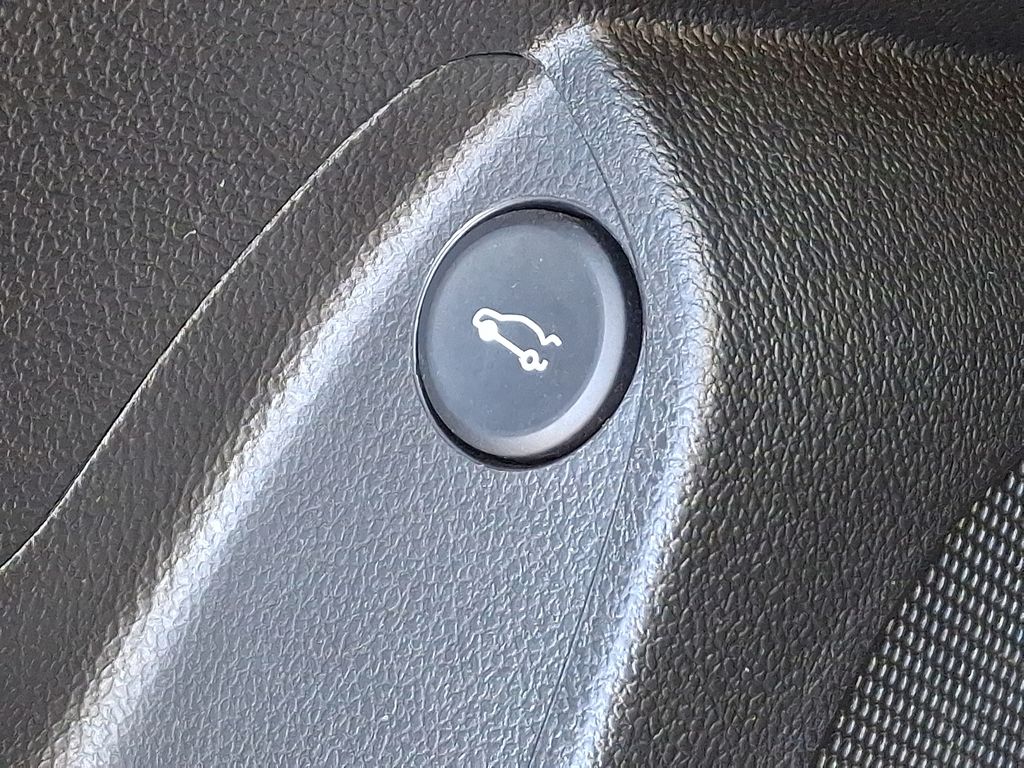 Thumbnail: 2017 Chevrolet Cruze - 26