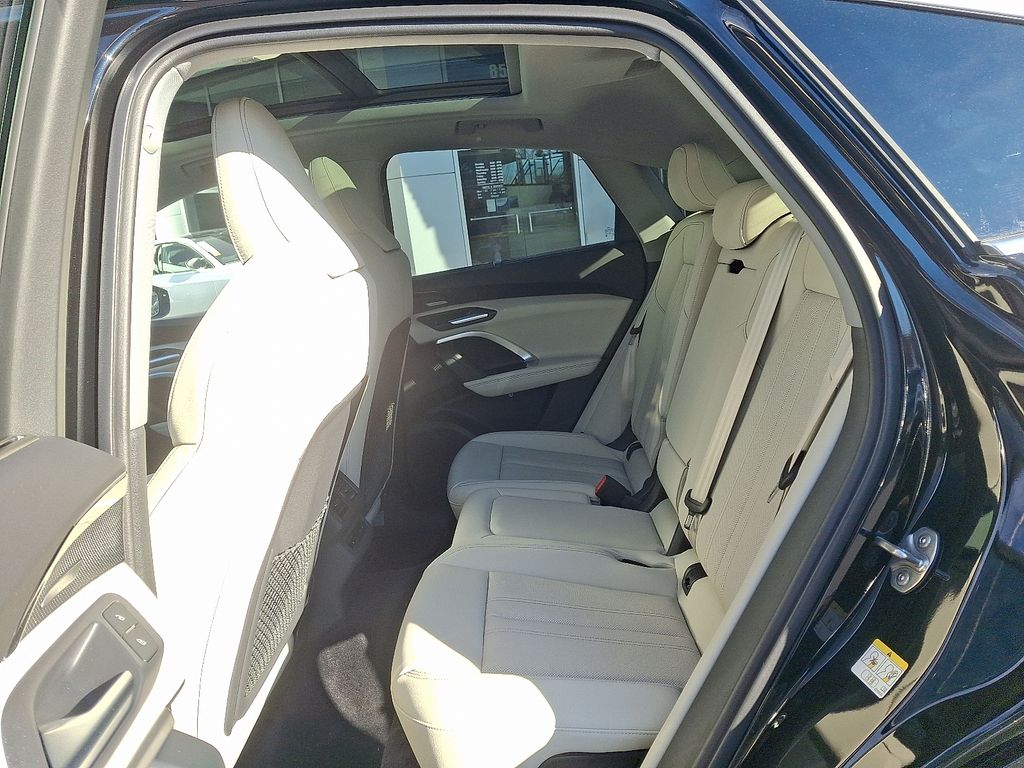 Thumbnail: 2025 Audi Q5 - 7