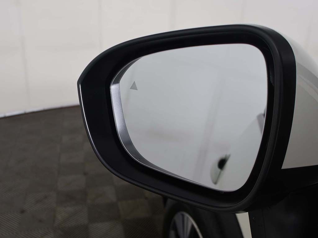Used 2023 White Nissan SV image 37