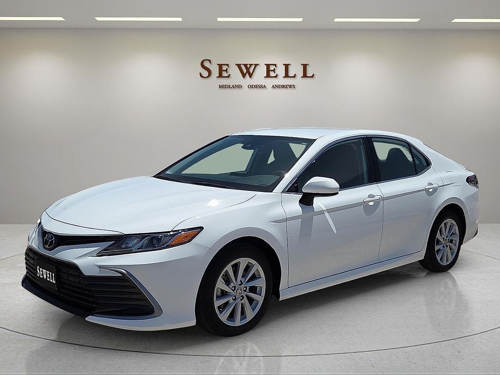 2022 Toyota Camry LE