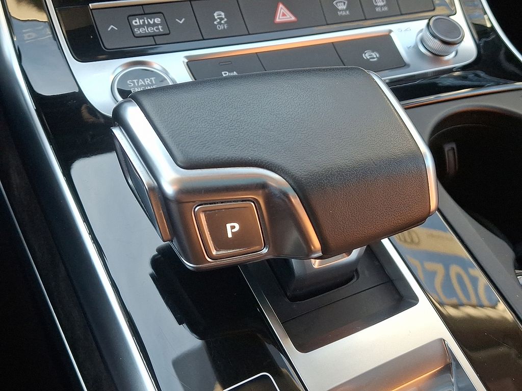 Thumbnail: 2022 Audi Q8 - 16