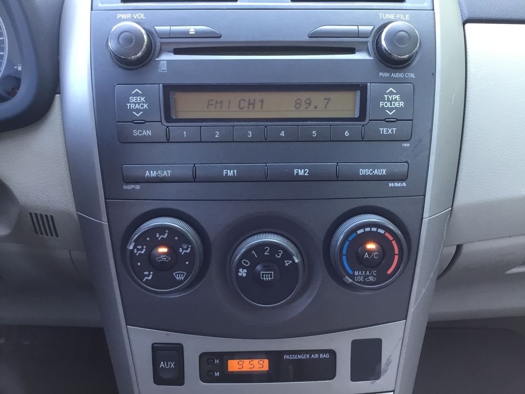 Thumbnail: 2011 Toyota Corolla - 10