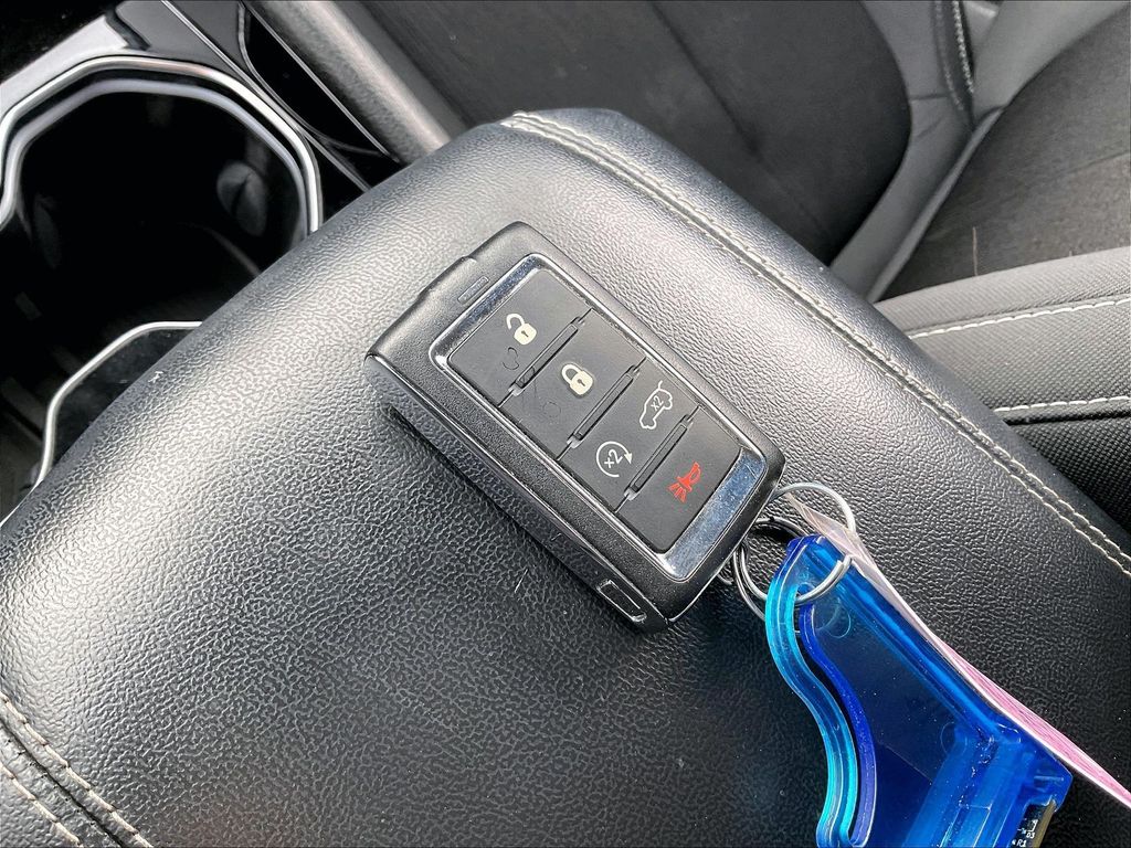 2022 Jeep Grand Cherokee — photo 27