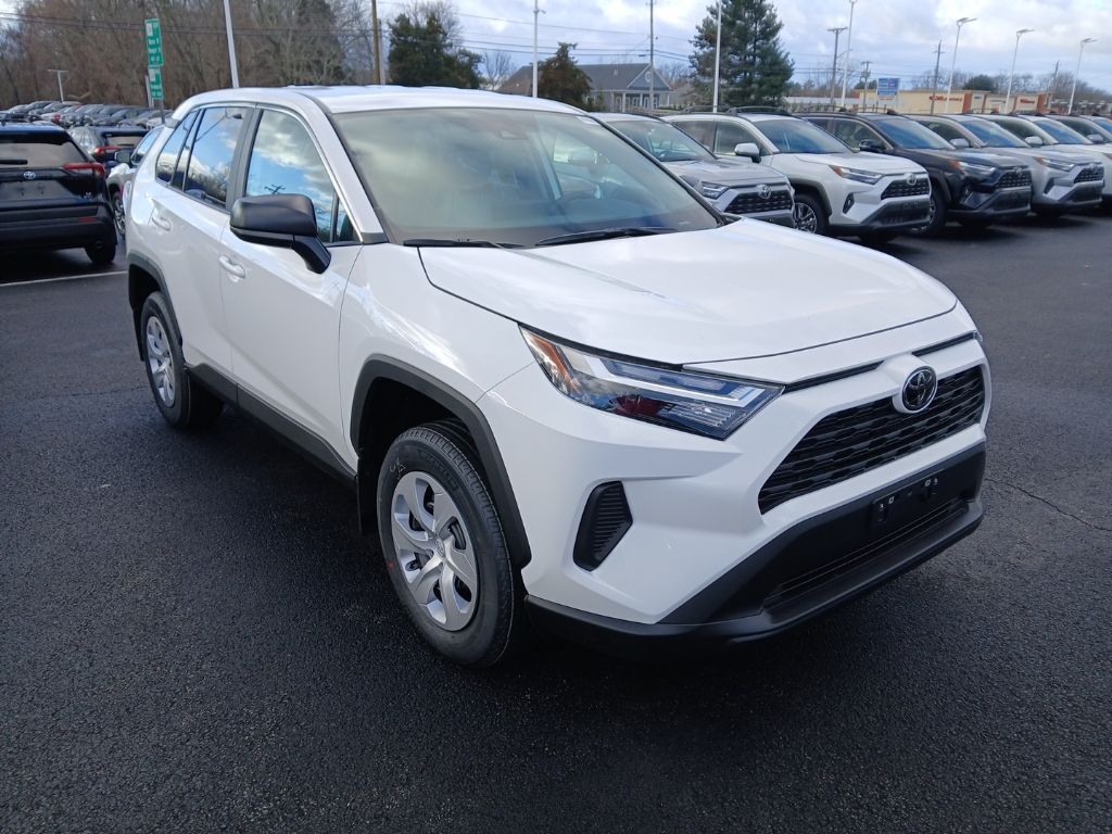 2025 Toyota RAV4 LE's photo