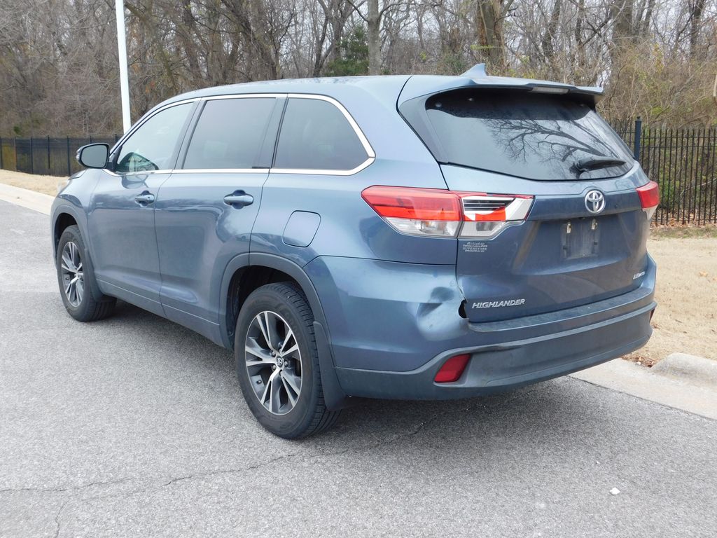 Thumbnail: 2017 Toyota Highlander - 9