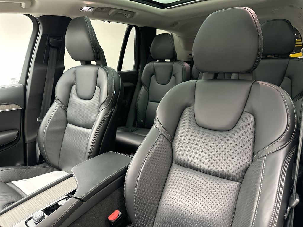 Thumbnail: 2022 Volvo XC90 - 23