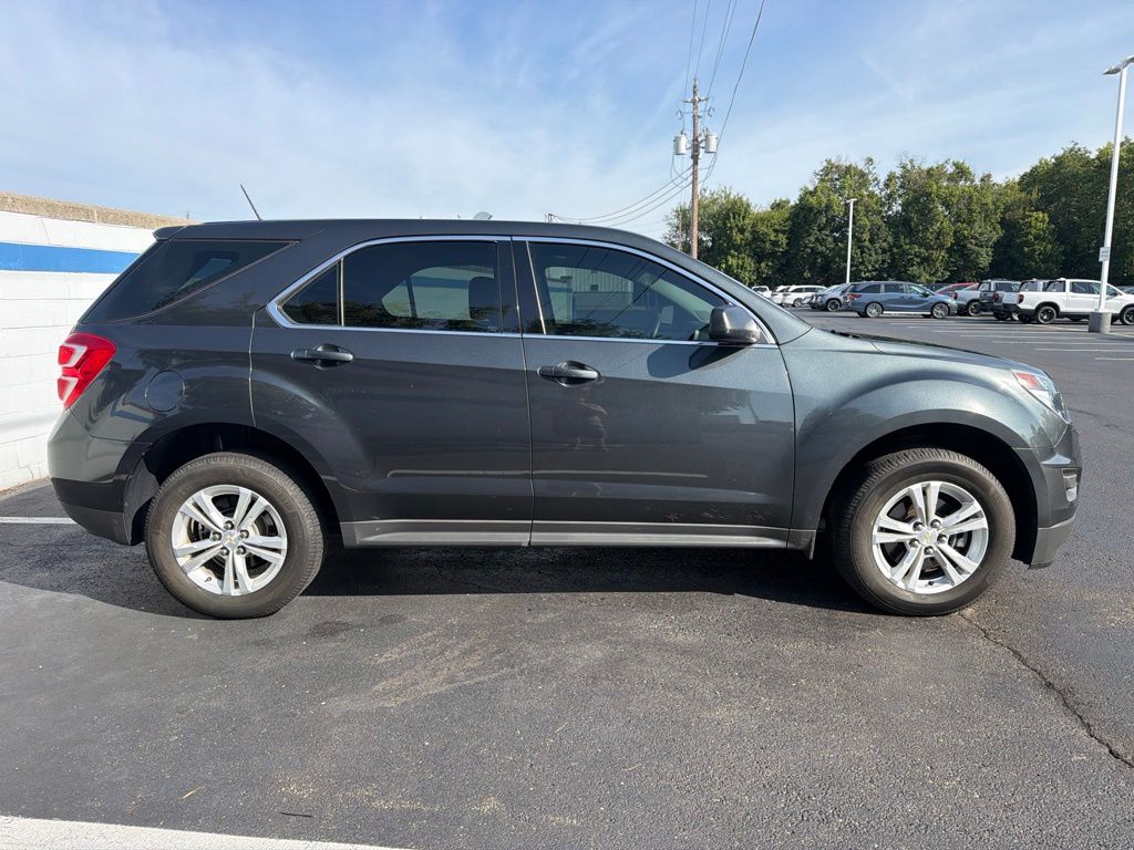 Thumbnail: 2017 Chevrolet Equinox - 6