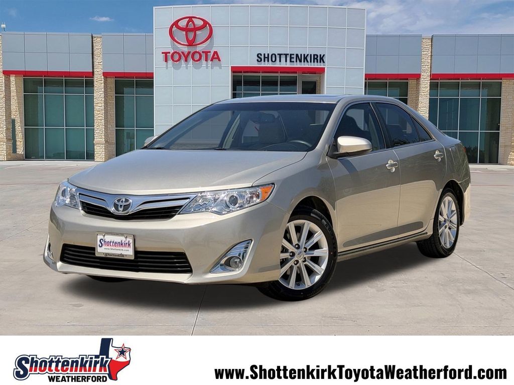 2014 Toyota Camry 2.5 Auto XLE's photo
