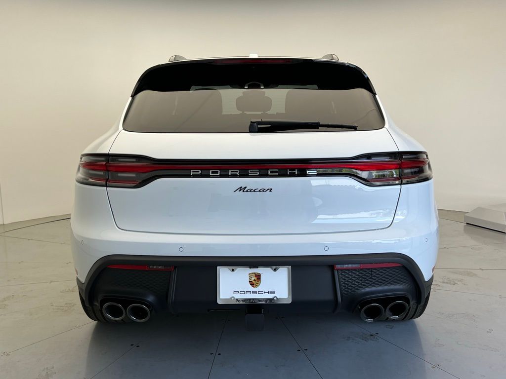 2025 Porsche Macan  21