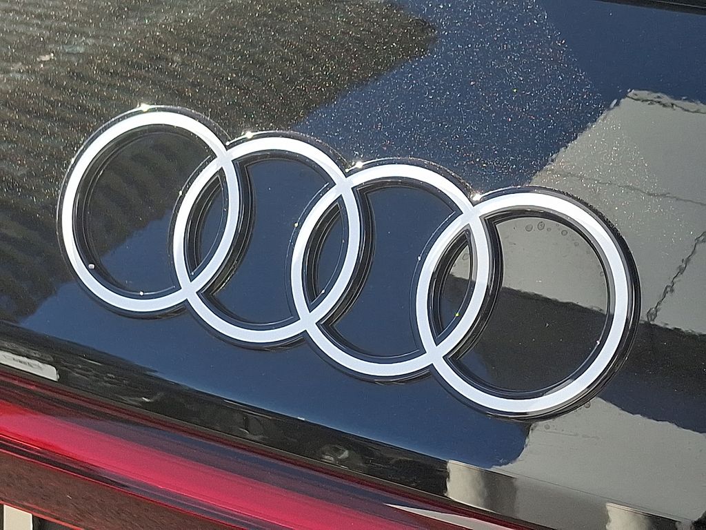 Thumbnail: 2025 Audi Q6 e-tron - 30