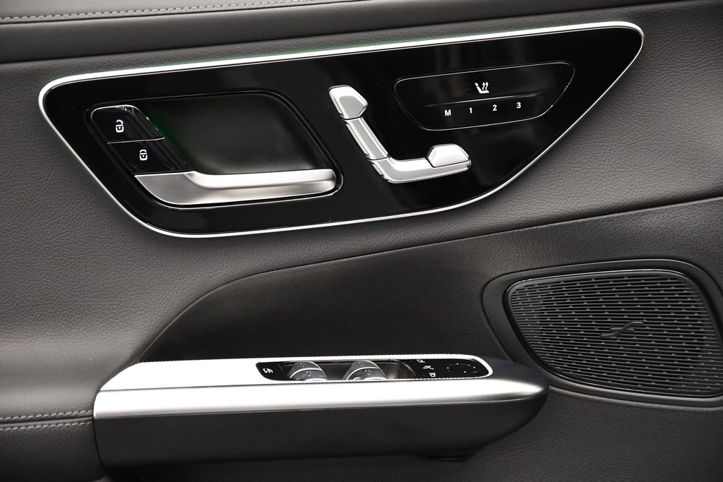 Thumbnail: 2025 Mercedes-Benz GLC - 30