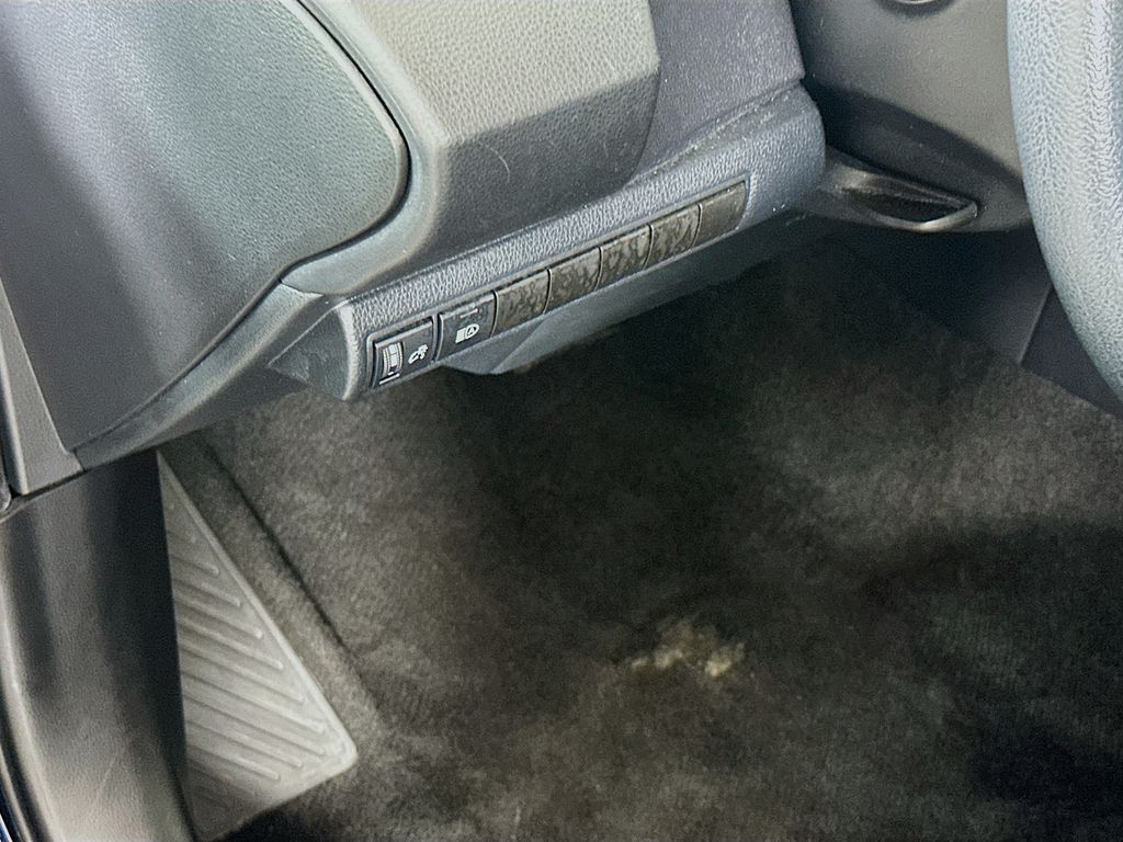 Thumbnail: 2023 Toyota Corolla - 10