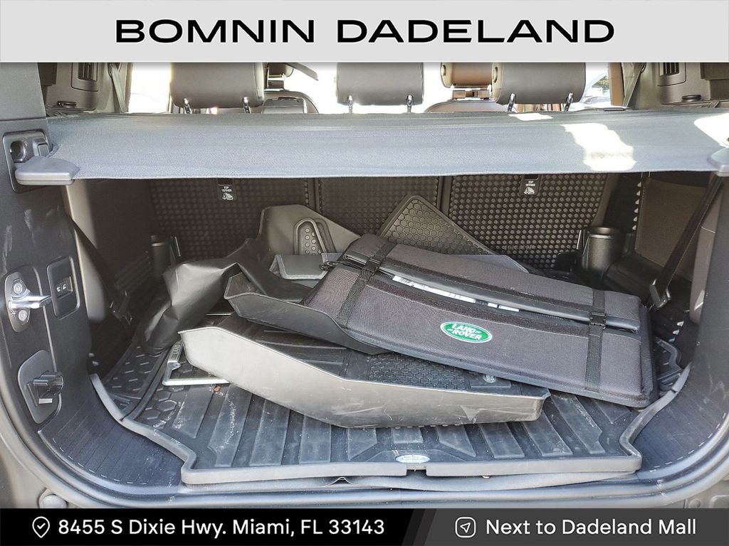 2023 Land Rover Defender 110 X-Dynamic SE photo