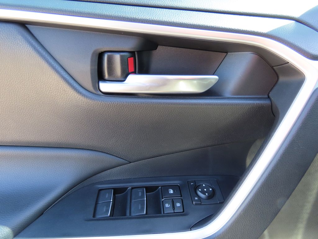 2024 Toyota RAV4 XLE 22
