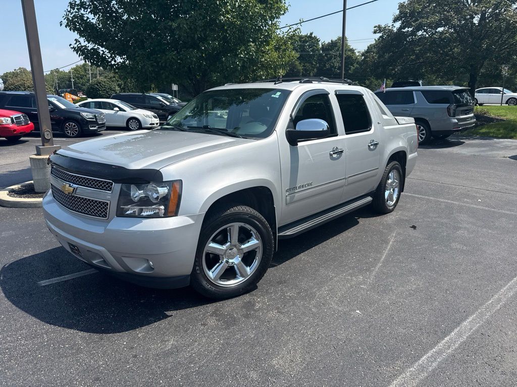 Sheer Silver Metallic 2011 Chevrolet Avalanche Pickup Truck Four-Wheel Drive 6-Speed Automatic