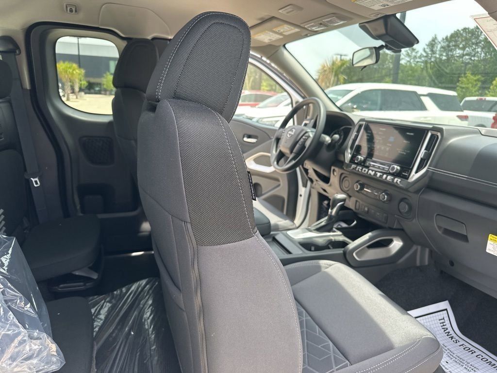 2025 Glacier White Nissan Frontier SV RWD Truck