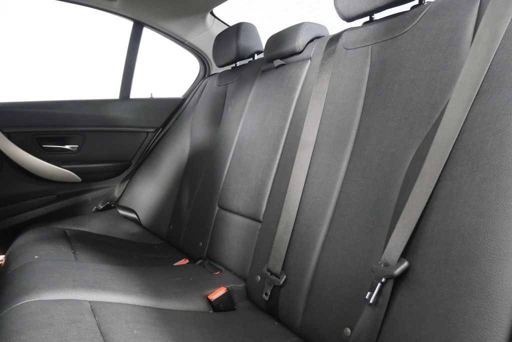 Thumbnail: 2018 BMW 3 Series - 16